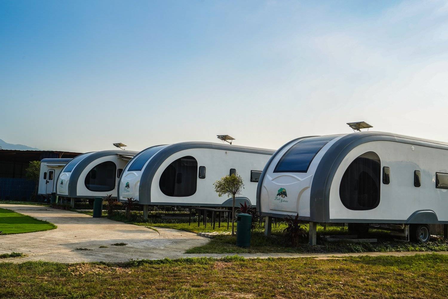 【巨型天窗】觀星露營車(4-6人) (可租燒烤爐/電動麻將)